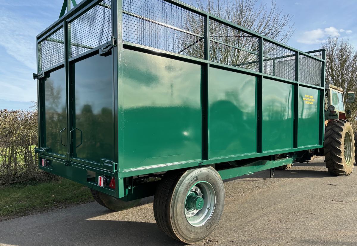 horse much tralier black 6 tonne